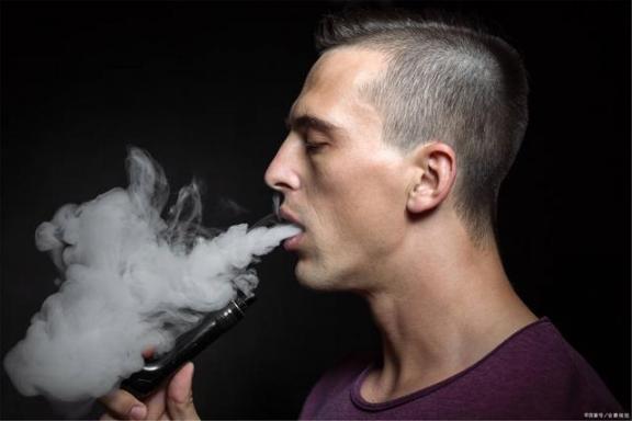 钟南山院士关爱袁隆平院士要少抽烟！抽烟的这4个危害，真的不小  关于戒烟的英语作文 把99拆成4个数 新型毒品的危害 抽烟的人吃什么好 关爱留守儿童工作总结 一家人高手论坛 黄金价格还会涨吗 人们互相关爱的作文 4个月宝宝不吃奶粉 唐山还会地震吗 第3张
