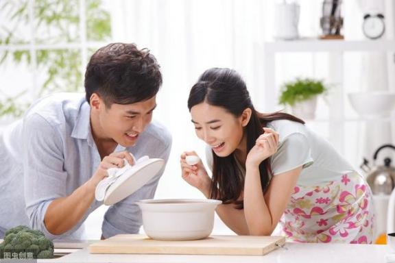 老婆嫌弃我不行？健康科普：一周几次才算正常  北京广播电台频率 健美操练视频初学者 长得像毛主席的人 男人性功能不行 恋爱频率伴奏 世界上最贵的人墙 恋爱频率歌词 夫妻一周几次 小贝老婆 闪婚行不行 第3张