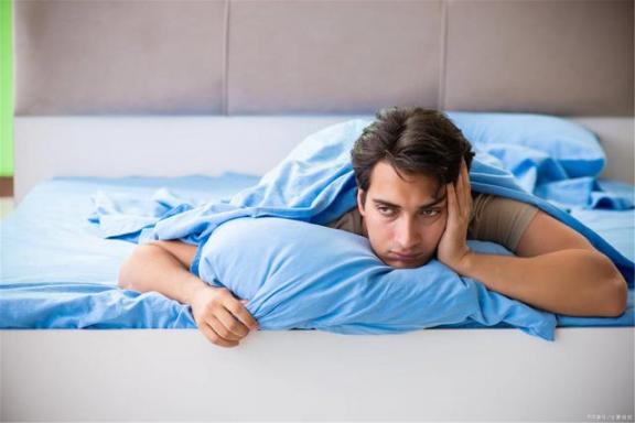 男人睡觉冒虚汗是肾虚吗？或和6个因素有关，值得细究  最值得 小孩子睡觉出汗 神经衰弱导致失眠 亚洲男人在线天堂2018 不被女神附体就会死吗 怀孕6个月注意事项 因素花 6个月宝宝腹泻怎么办 胸闷出汗 老婆和别人睡觉 第1张