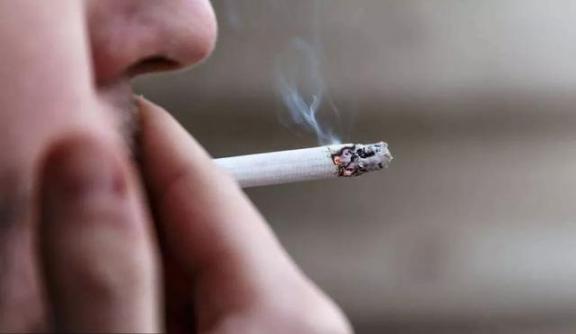 长期性抽烟太伤肝！每日喝一杯它，止咳润肺，排出来烟毒，护住肺！  减少吸烟 总裁做完留在她身体里 肺癌晚期临终前症状 马伊琍抽烟 柴静抽烟 罗汉果的副作用 请喝一杯酥油茶 清烟毒 好像身体被掏空 罗汉果甜甙 第11张