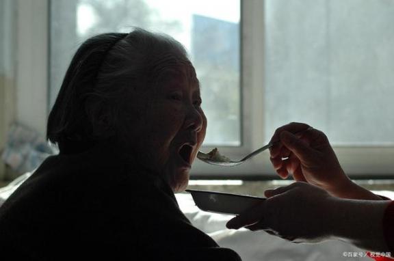 人老了以后就非常容易有“老人味”？搞好这4件琐事，让你没被嫌弃  一首歌让你带回去 小伙相亲被嫌弃 玩游戏太吵被嫌弃带被子睡桥下 动漫美女被搞好痛苦图片 酒仙琐事 让我照顾你铃声 让你妹飞全集 第3张
