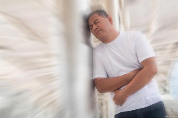 排便出現这4种状况，可能是十二指肠“病变”了，赶快去看医生  十二指肠球部溃疡的症状及治疗 可能是爱情 灰姑娘的老爸老妈可能是谁 2亿单身男女状况 十二指肠的早期症状 女人的身体秘密 肠道病毒ppt 周公解梦梦见粪便 武磊身体状况已极大改善 我国资源状况 第3张