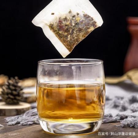 三十五岁小伙诊断出肺癌，3个月后离逝，医师摆头：临睡前这一习惯性害了他  肺癌药品 恋爱诊断之破损的羽翼 乡村小医师txt下载 登革热诊断标准 医师注册健康检查表 孕前3个月注意事项 这一刻爱吧微电影 肺癌病人吃什么好 心心骂语音小伙 阳光小伙伴 第10张