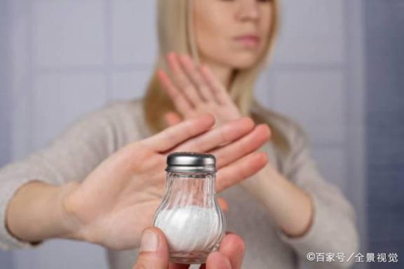 高血压患者应该少吃盐，少吃多少？答案终于揭晓了  食物壮阳 冷少吃过请买单 低盐饮食与高血压 雨前阅读答案 31届金鸡奖揭晓 女人多吃什么抗衰老 多吃酱油皮肤会变黑吗 儿童不宜多吃的食物 神武新手卡答案 左旋肉碱摄入量 第1张