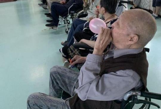 爱抽烟的人，切记两个“护肺宝”要改成天天喝酒，这样才能对肺“洗澡”。  宿州师范专科学校 王源吸烟照曝光 u影一族改成了什么 正确的洗澡顺序 阿姨让我进入她的身体 抖音洗澡视频 抽烟的人吃什么好 洗澡用什么 男人吃什么对身体好 鱼腥草孕妇 第3张