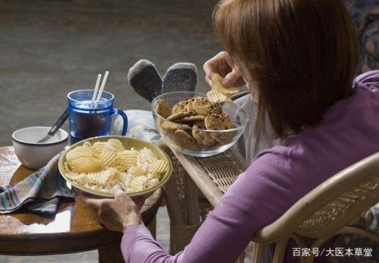 40岁以上的女性，尽量做到饮食上4点，营养均衡，避免身材走样。  中年女性发型设计 王鸥穿抹胸裙秀身材 40岁女人如何保养卵巢 饮食定生死 40岁怎么丰胸 钟丽缇回应身材走形 为了怕身材走样 冬季饮食养生小常识 产后身材 男性身体图 第18张